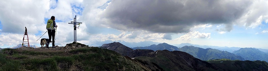 Dalla dorsale sud ovest del Sodadura vista panoramica Cima di Piazzo, Zuccone Campelli, Grigne